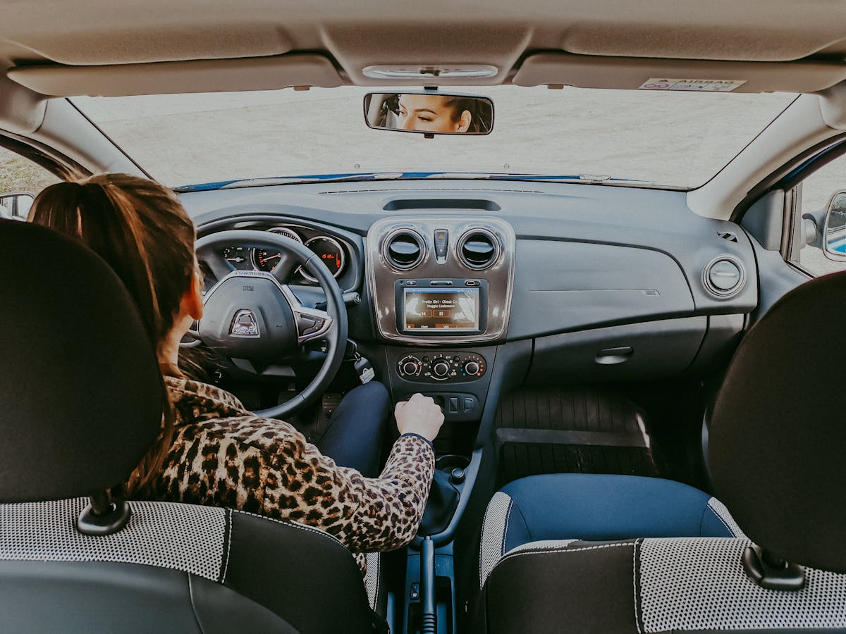 Seit wann dürfen Frauen in Deutschland autofahren?