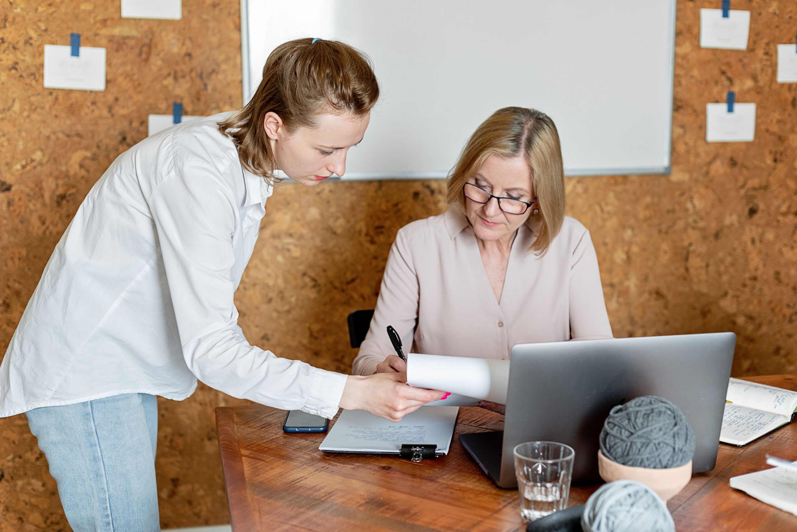Warum ehrliches Mitarbeiter-Feedback in der Ausbildung heute über den Nachwuchs von morgen entscheidet