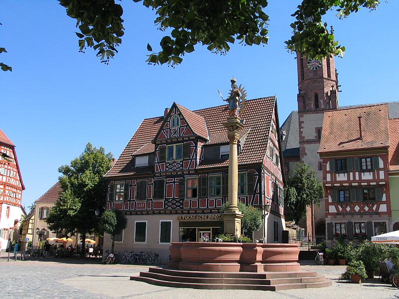 Ladenburger Kerwe: Kleines Sommerfest auf dem historischen Marktplatz
