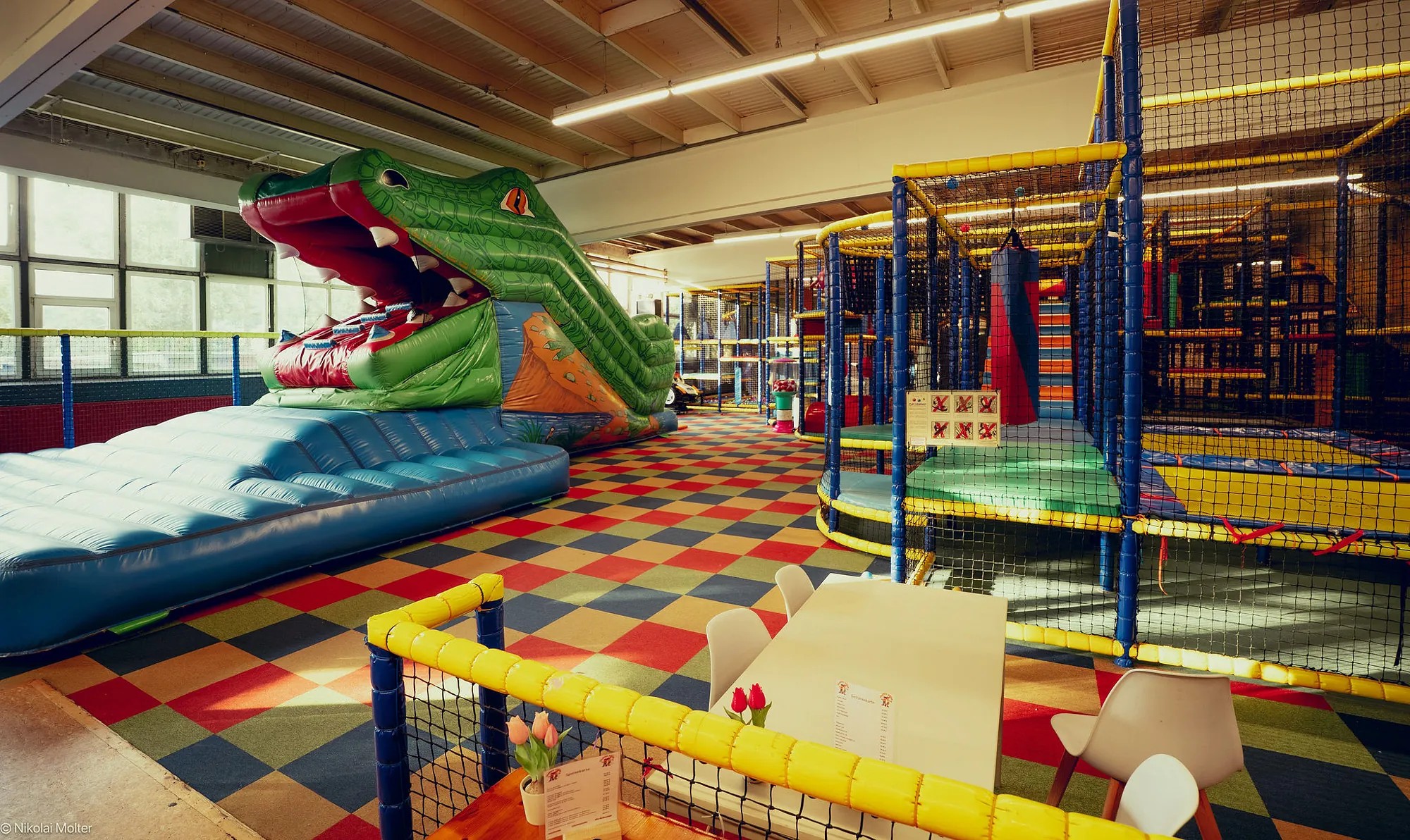 Happy Kids Eppelheim: Indoorspielplatz mit Krokodilrutsche und Kindergeburtstagen