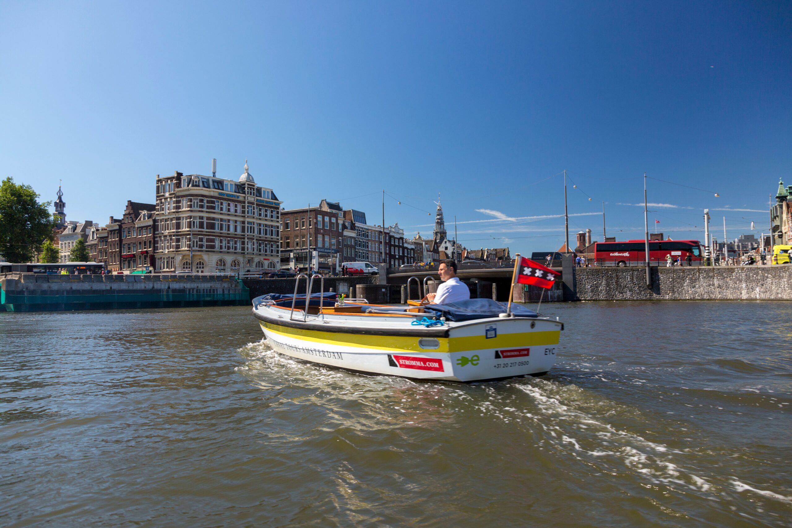 Mit dem Elektroboot aufs Wasser: Was vor dem ersten Ausflug zu klären ist