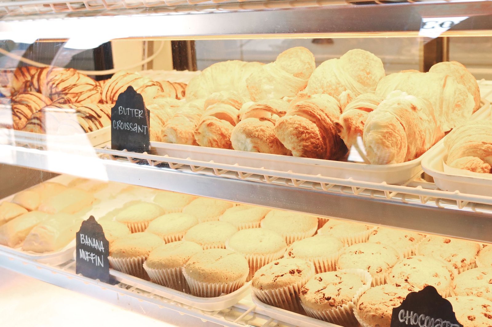 Bäckereitheke mit Gebäck